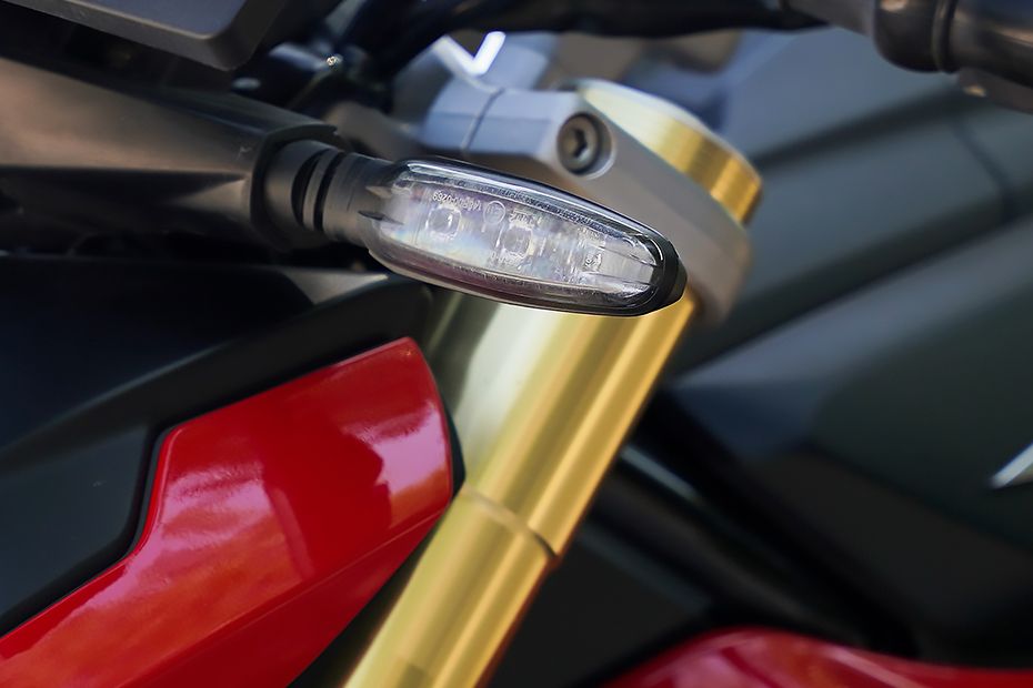 Front Indicator View of Xtreme 250R