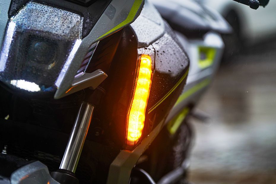 Front Indicator View of Aera