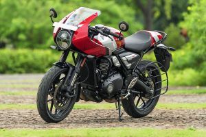 Front Left View of Thruxton 400