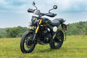 Front Left View of Scrambler 400 XC