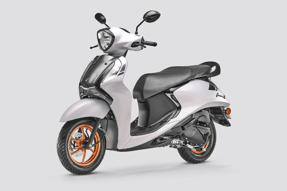 Front Left View of Fascino 125 Fi Hybrid