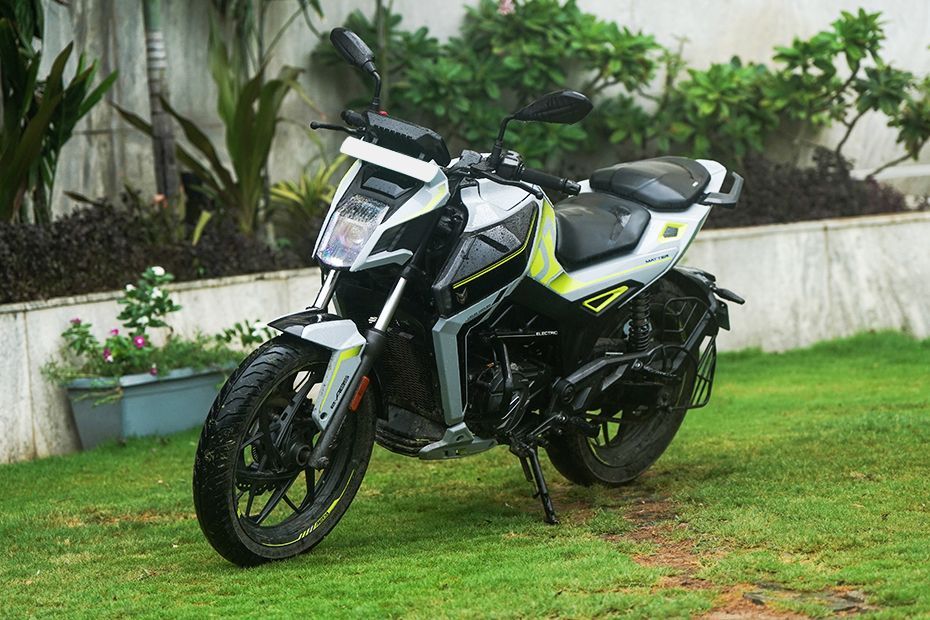 Front Left View of Aera