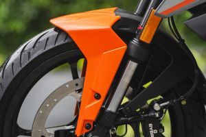 Front Mudguard & Suspension of 160 Duke