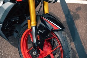 Front Mudguard & Suspension of Apache RTR 310