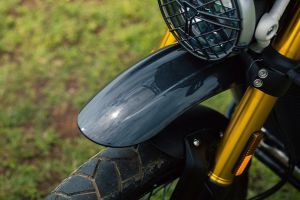 Front Mudguard & Suspension of Scrambler 400 XC