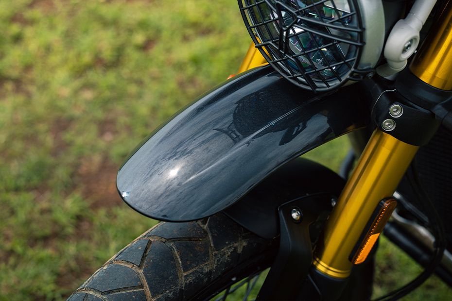 Front Mudguard & Suspension of Scrambler 400 XC