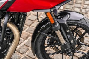 Front Mudguard & Suspension of Thruxton 400