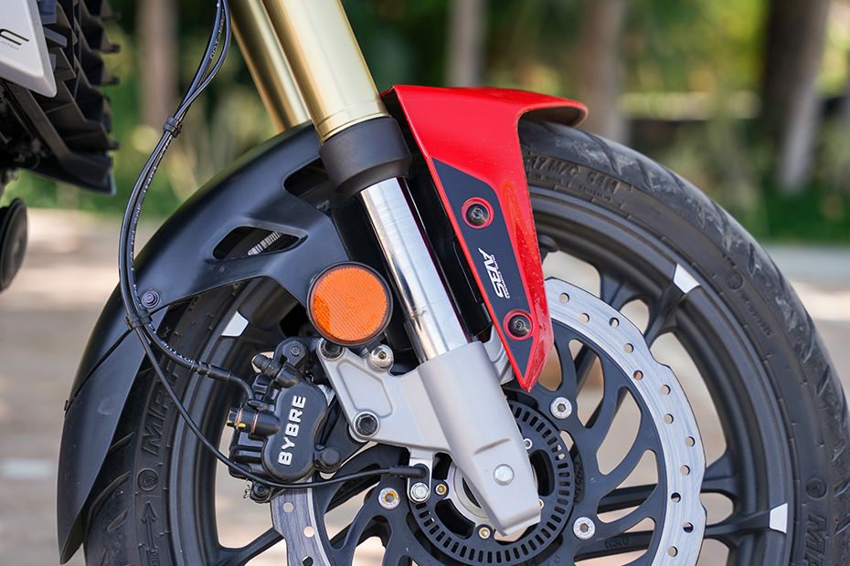 Front Mudguard & Suspension of Xtreme 250R