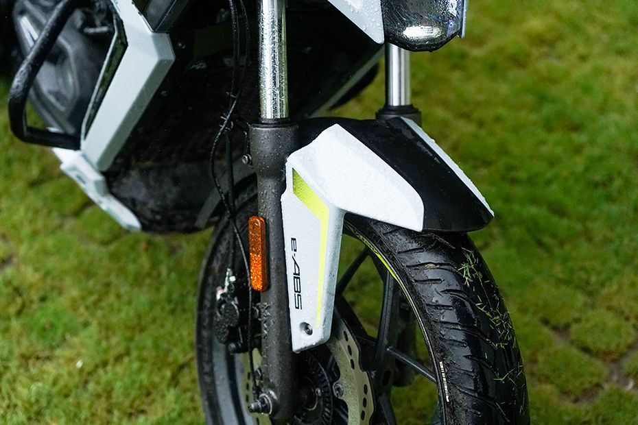 Front Mudguard & Suspension of Aera