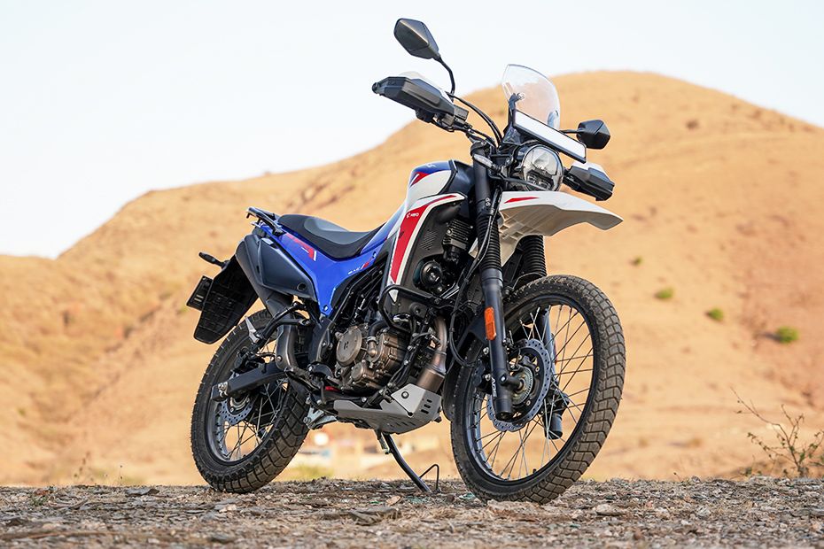 Front Right View of XPulse 210