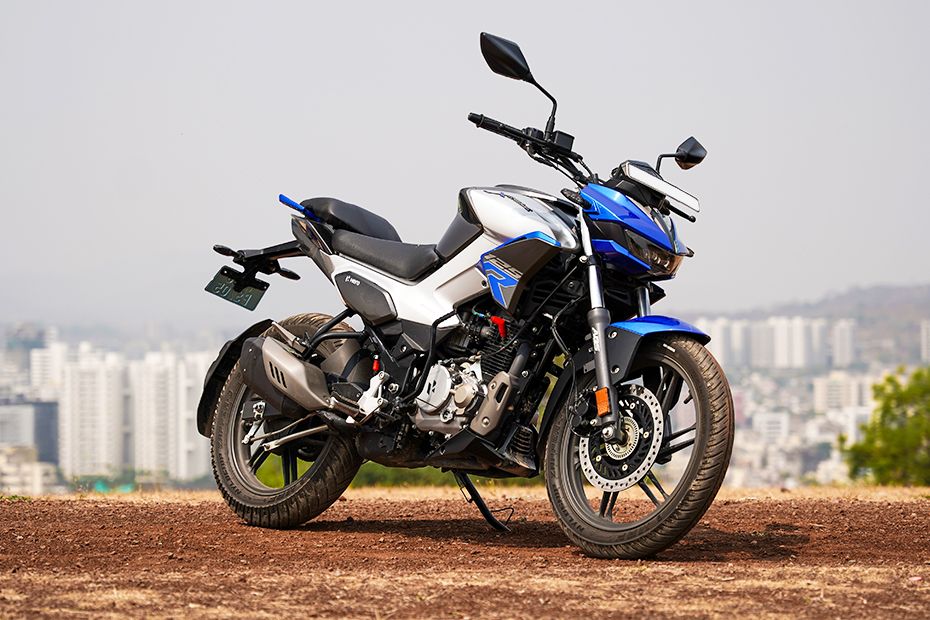 Front Right View of Xtreme 125R