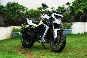 Front Right View of Aera