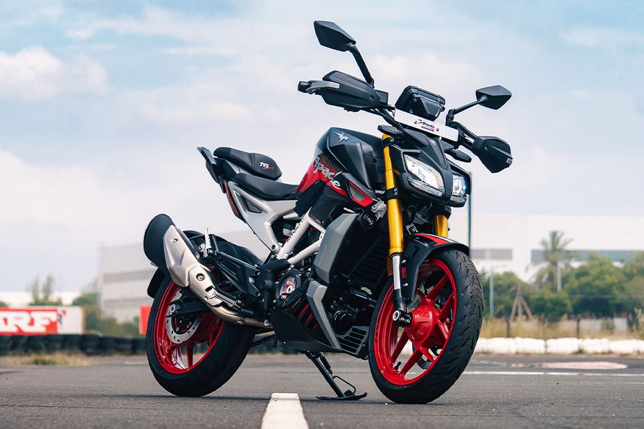 Front Right View of Apache RTR 310