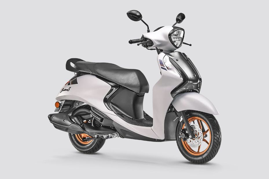 Front Right View of Fascino 125 Fi Hybrid