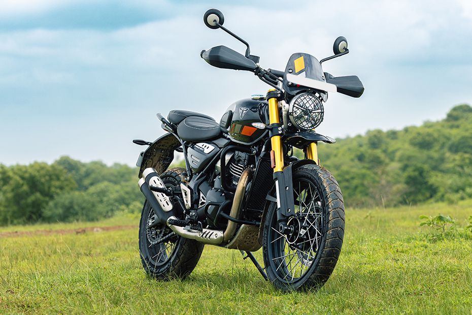 Front Right View of Scrambler 400 XC