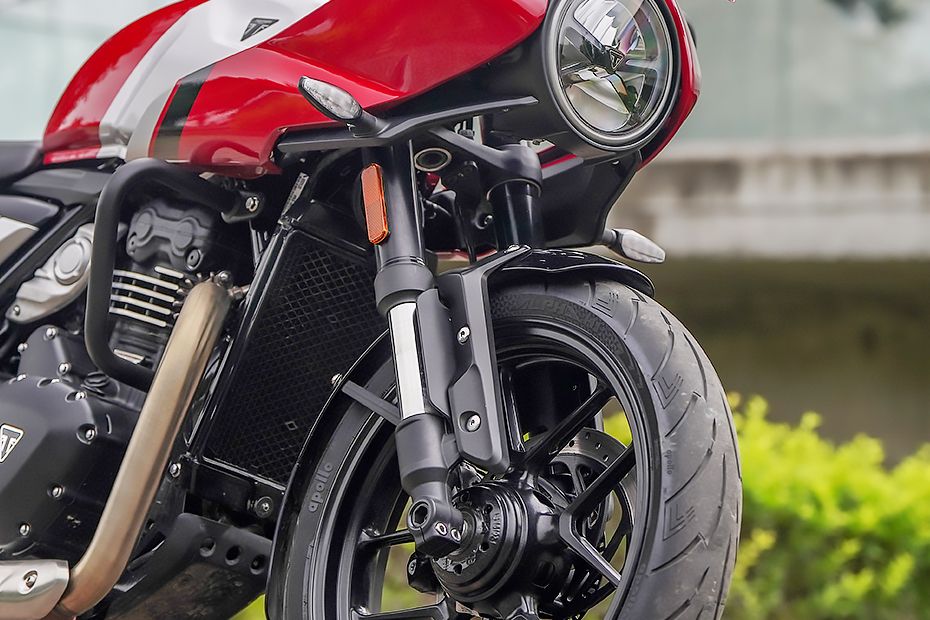 Front Suspension View of Thruxton 400