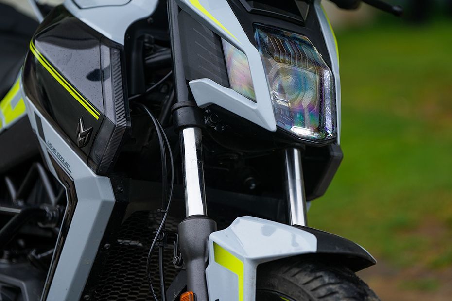 Front Suspension View of Aera