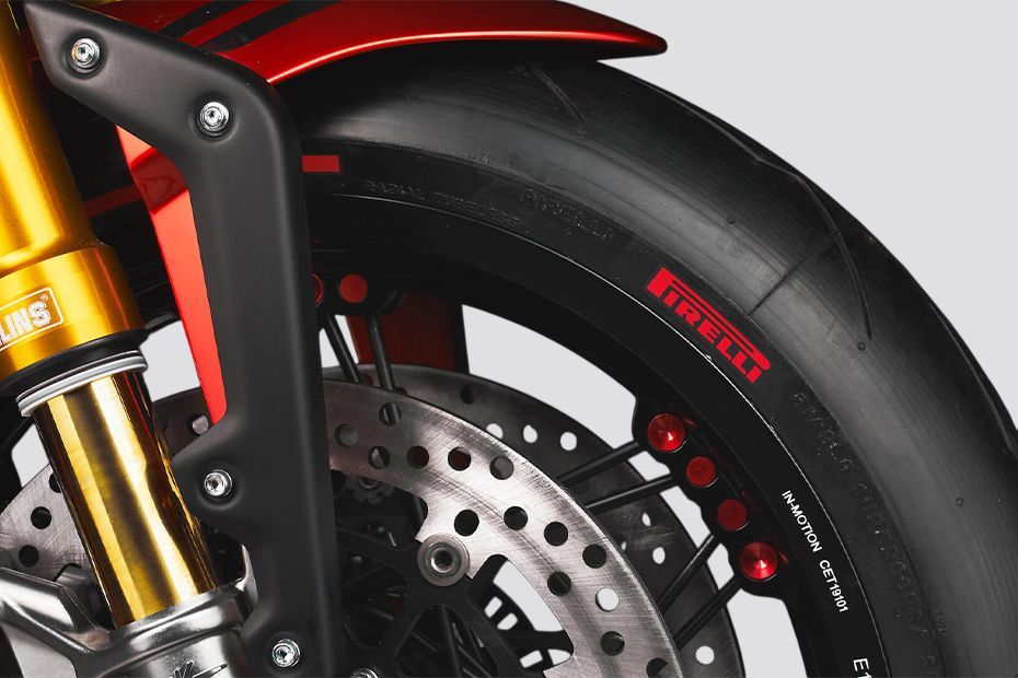 Front Tyre View of Rush 1000