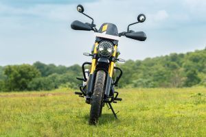 Front View of Scrambler 400 XC
