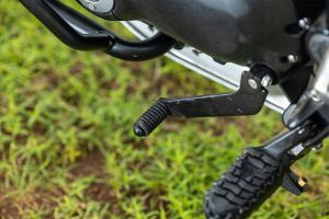 Gear Lever View of Scrambler 400 XC