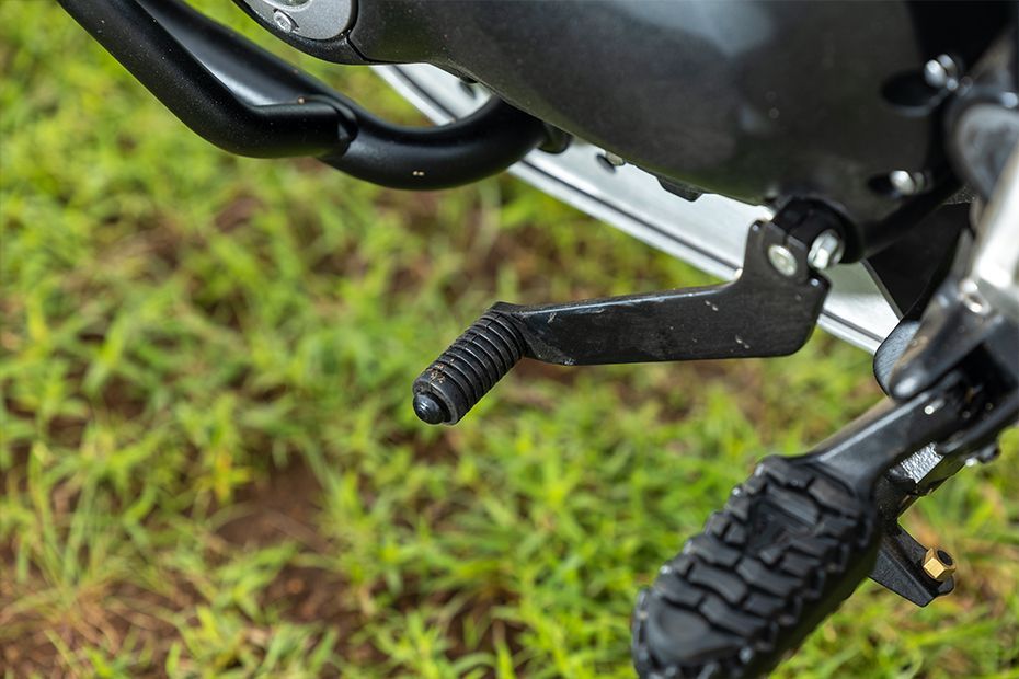 Gear Lever View of Scrambler 400 XC