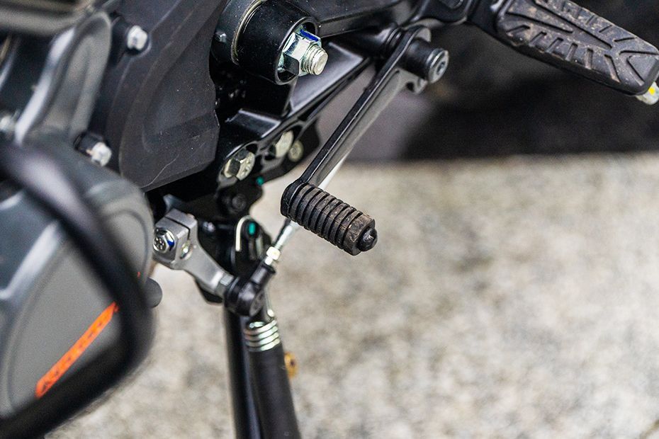 Gear Lever View of 160 Duke