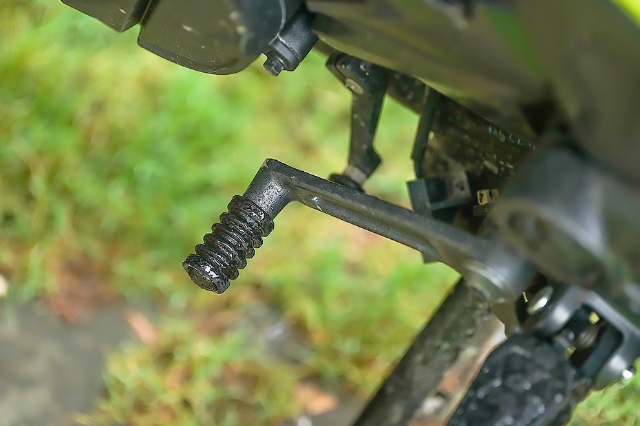 Gear Lever View of Aera