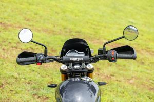 Handle Bar View of Scrambler 400 XC