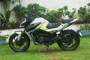 Left Side View of Aera