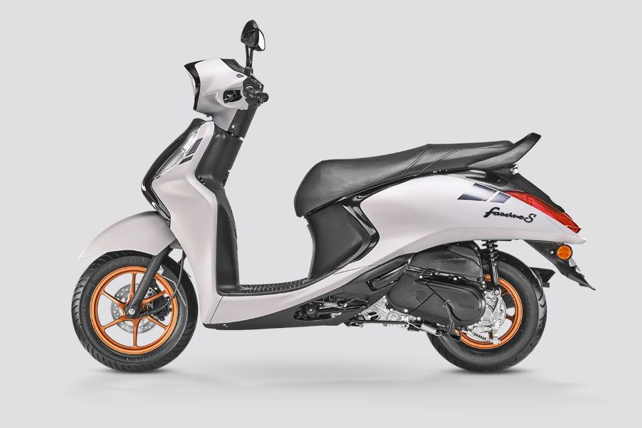Left Side View of Fascino 125 Fi Hybrid