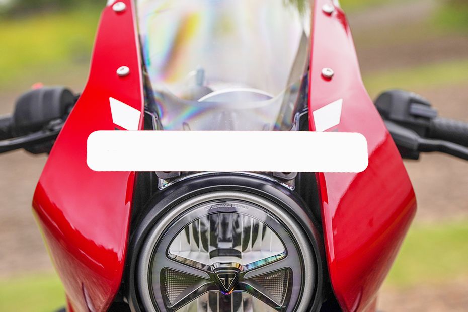 Number Plate of Thruxton 400