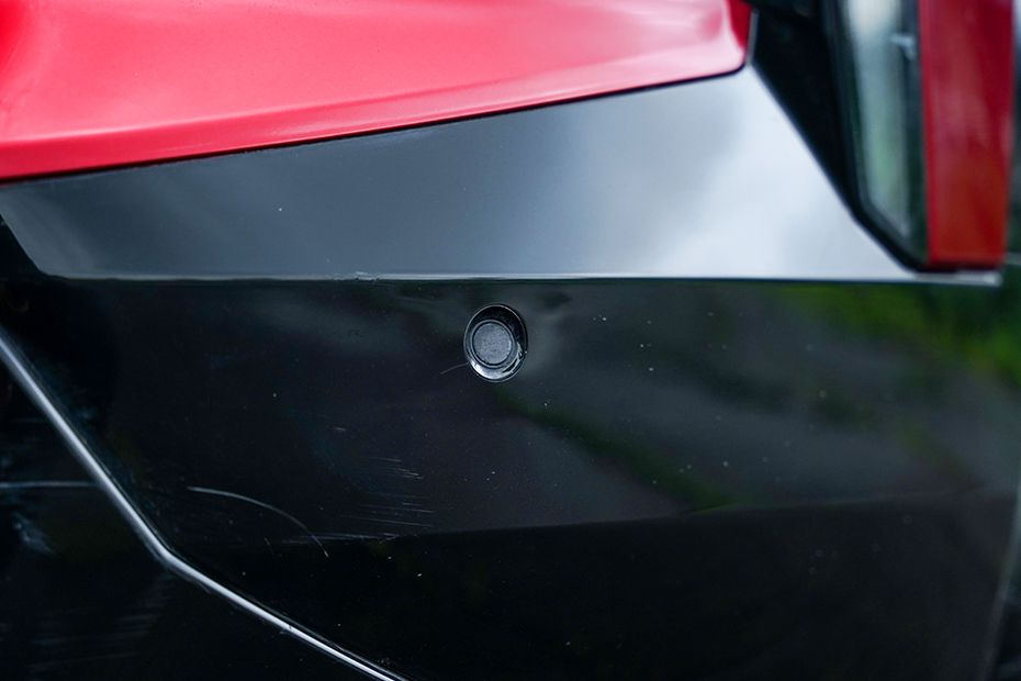 Rear Parking Sensors Top View Image of XEV 9e