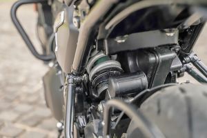 Rear Suspension View of Thruxton 400
