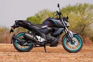 Right Side View of 2025 FZ-S Fi