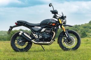 Right Side View of Scrambler 400 XC