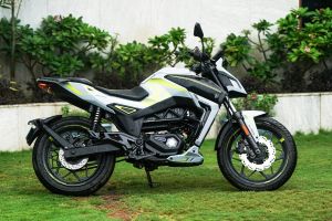 Right Side View of Aera