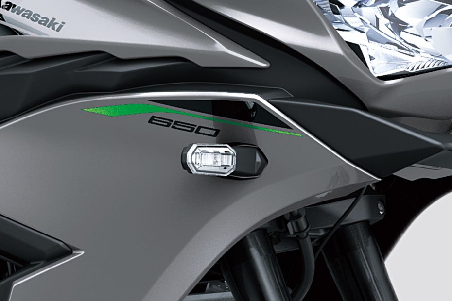 Front Indicator View of Versys 650