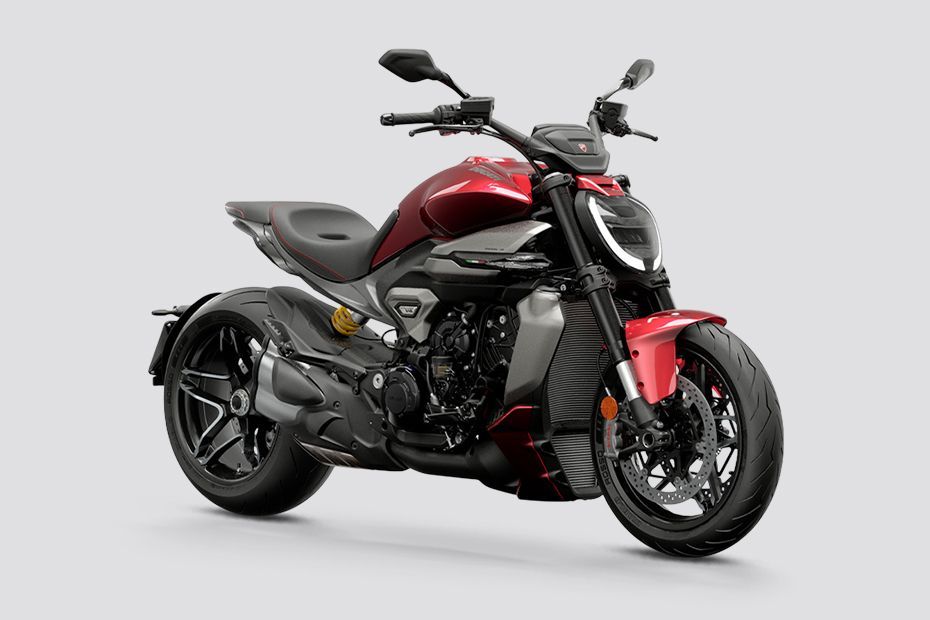 Front Right View of XDiavel V4