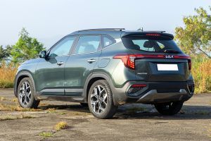 Rear 3/4 left Image of Seltos