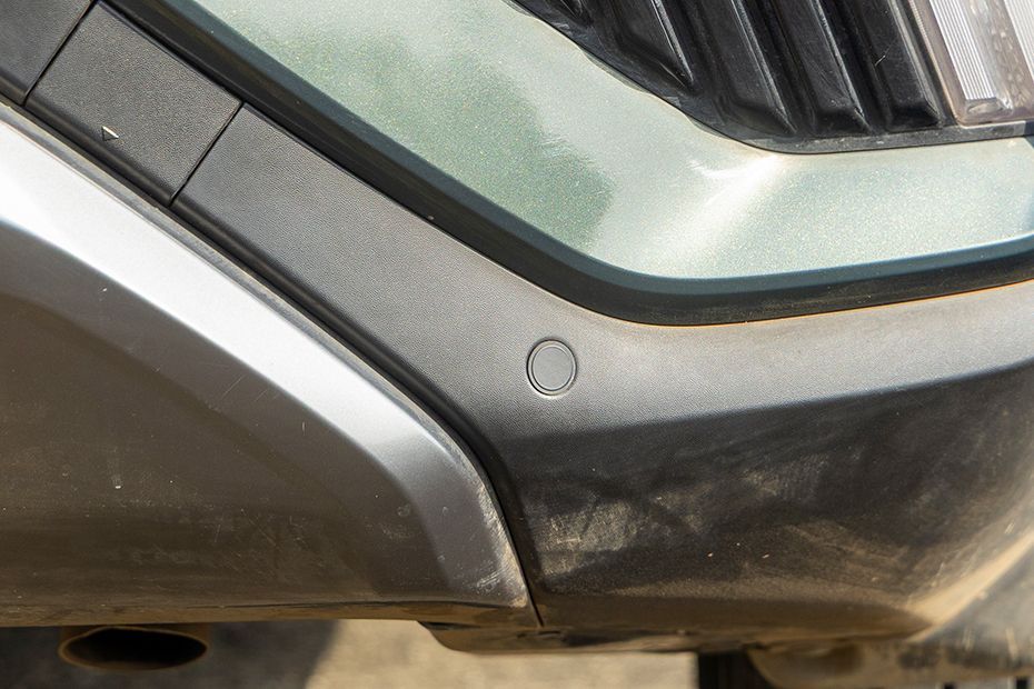Rear Parking Sensors Top View Image of Seltos