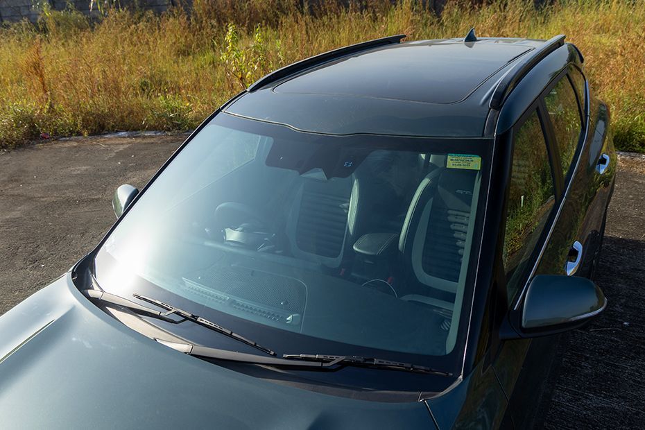 Wiper with full windshield Image of Seltos