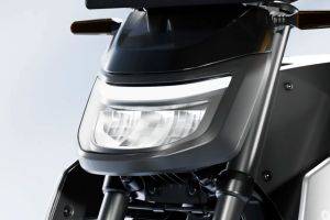 Head Light of Roadster X+