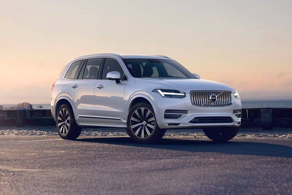 Front 1/4 left Image of XC90