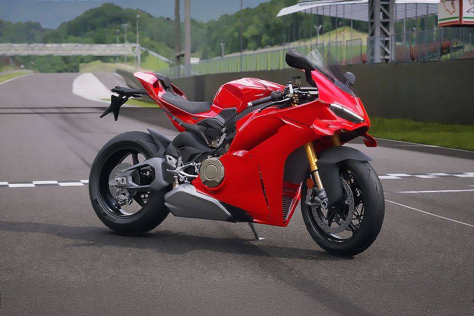 Front Right View of 2025 Panigale V4