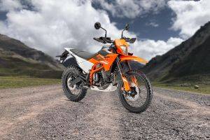 Front Right View of 390 Enduro R