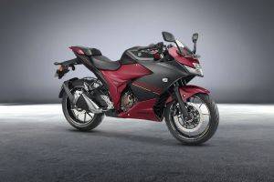 Front Right View of Gixxer SF 250 Flex Fuel