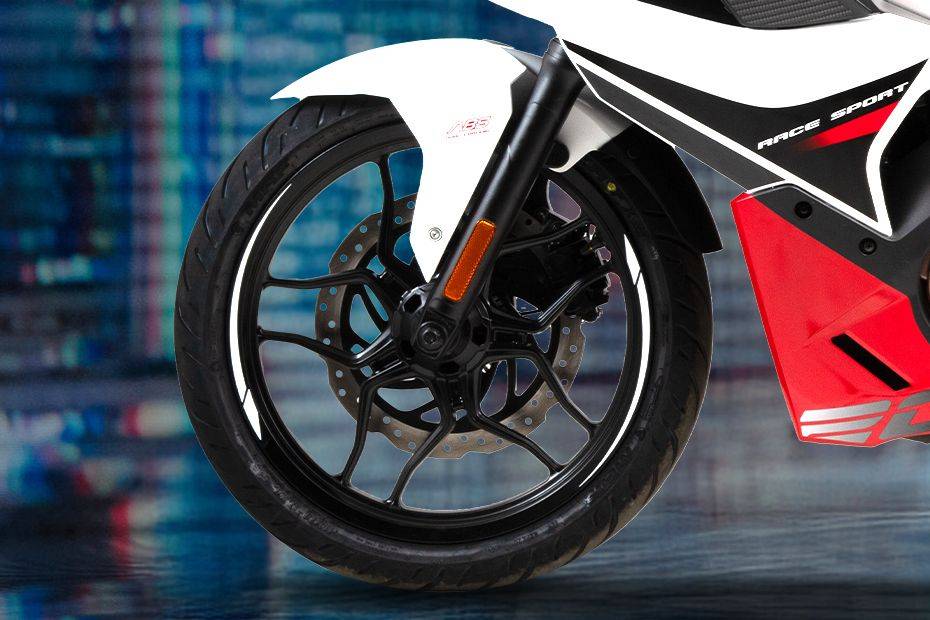 Front Tyre View of Pulsar RS200