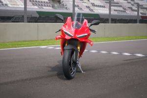 Front View of 2025 Panigale V4