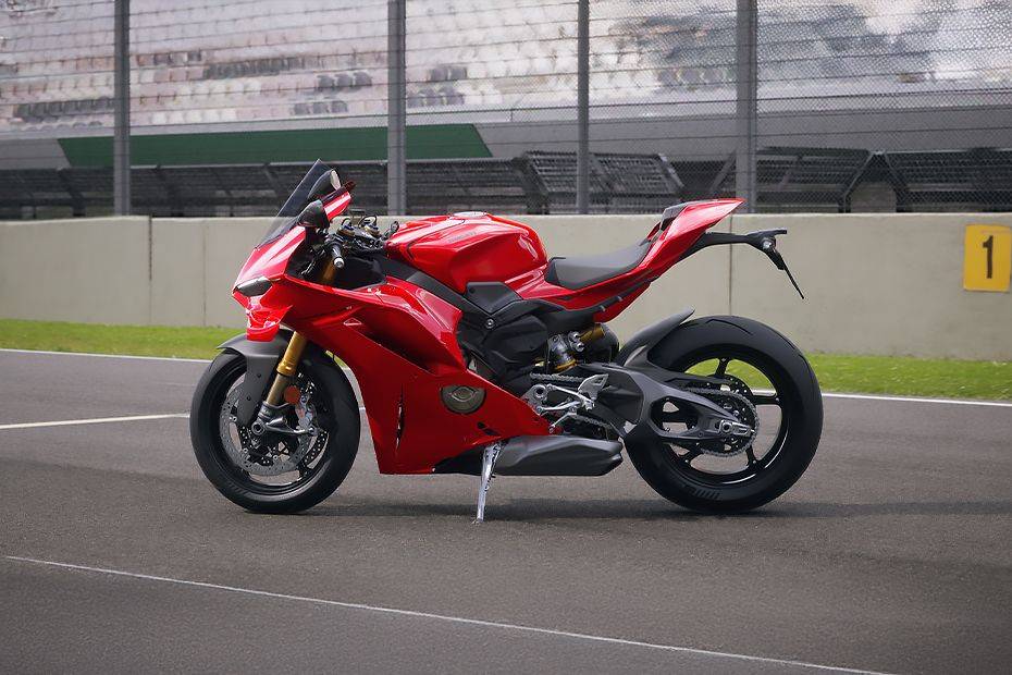 Left Side View of 2025 Panigale V4