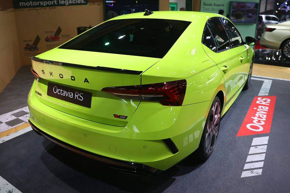 Rear 3/4 Right Image of Octavia vRS